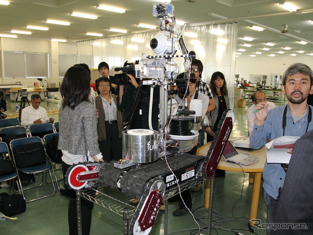 福島原発に投入された国産ロボットの「Quince」。独立行政法人新エネルギー・産業技術総合開発機構のもと、国際レスキューシステム研究機構、東北大、千葉工大が開発した