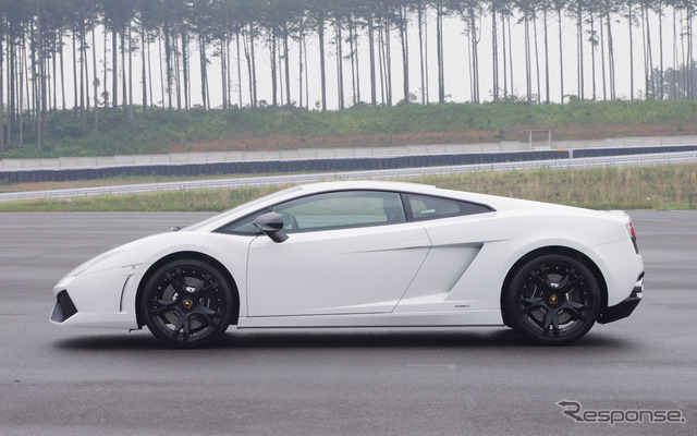 ランボルギーニ ガヤルド LP550-2 トリコローレ