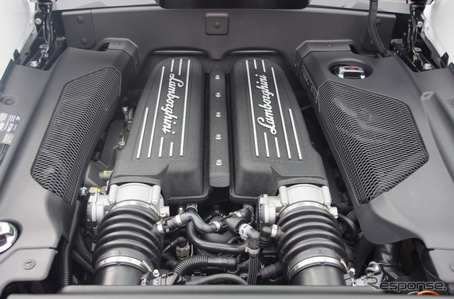 ランボルギーニ ガヤルド LP550-2 トリコローレ