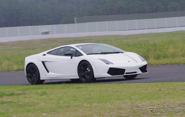 ランボルギーニ ガヤルド LP550-2 トリコローレ