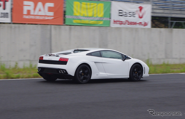 ランボルギーニ ガヤルド LP550-2 トリコローレ