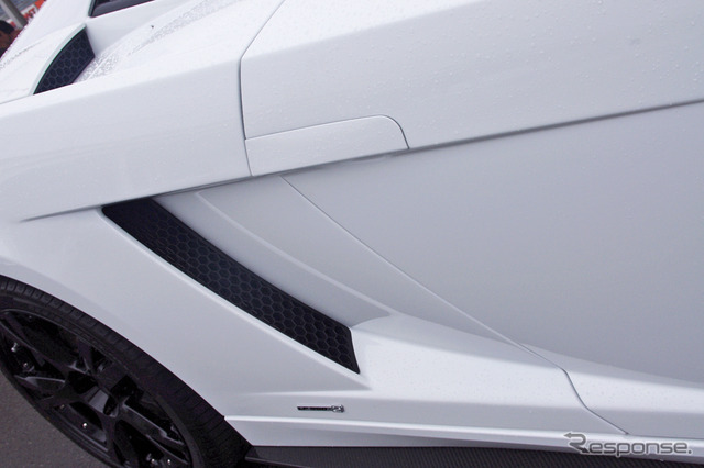ランボルギーニ ガヤルド LP550-2 トリコローレ