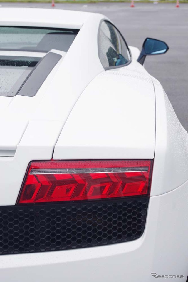 ランボルギーニ ガヤルド LP550-2 トリコローレ