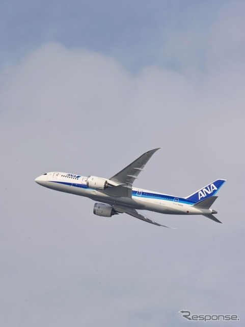 検証飛行で来日した、ANA塗装の、ボーイング社有787ドリームライナー(7月上旬)