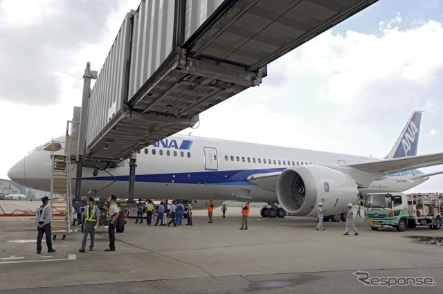 検証飛行で来日した、ANA塗装の、ボーイング社有787ドリームライナー(7月上旬)