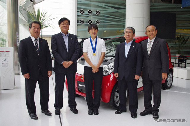 なでしこジャパン矢野選手が三菱自動車に凱旋報告