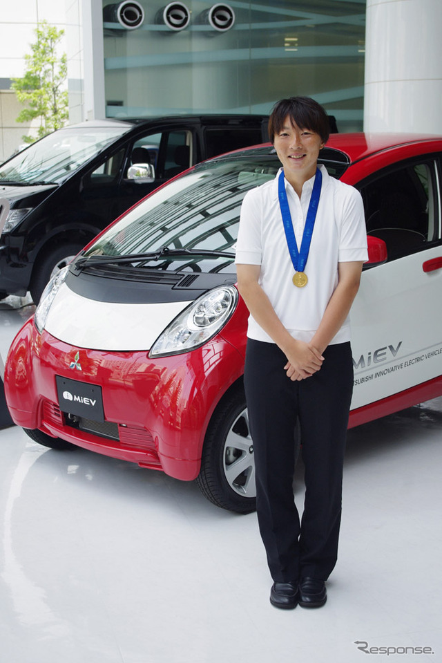 なでしこジャパン矢野選手が三菱自動車に凱旋報告