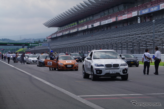 ハイブリッドカーによるレース、エコカーカップが富士スピードウェイのレーシングコースで開催された