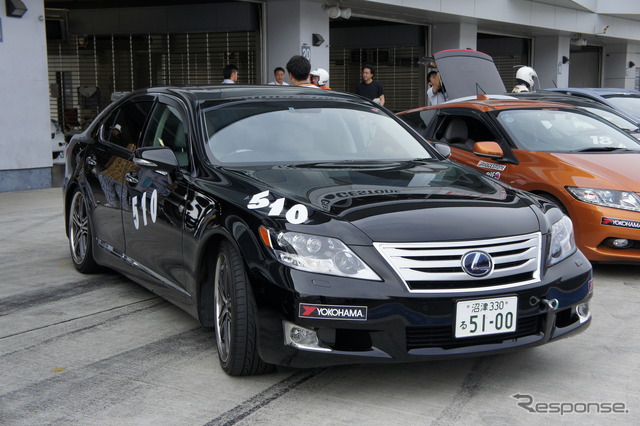 レースでトップとなるも、燃費で最下位となったチーム優伸のLS600h