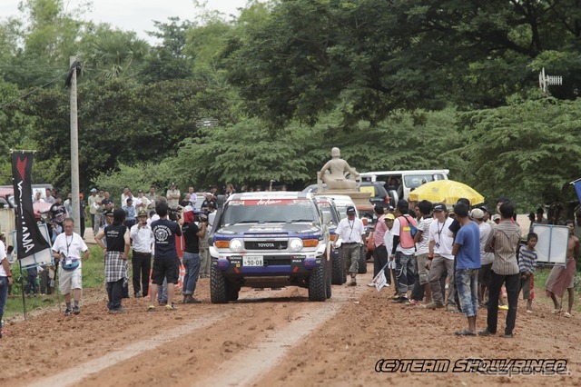 8月10日、国境ポイペットからカンボジアに渡り、SS6(41.15km)を走行