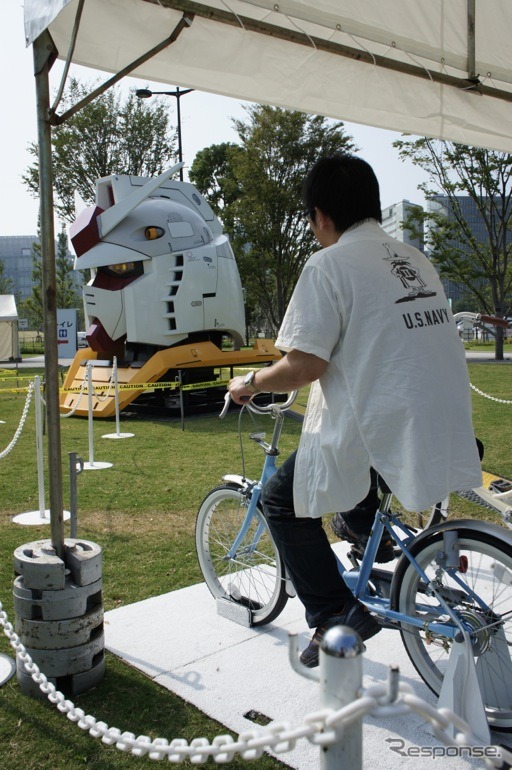 実物大ガンダムのパーツを展示する「お台場ガンダムプロジェクト2011」(C)創通・サンライズ
