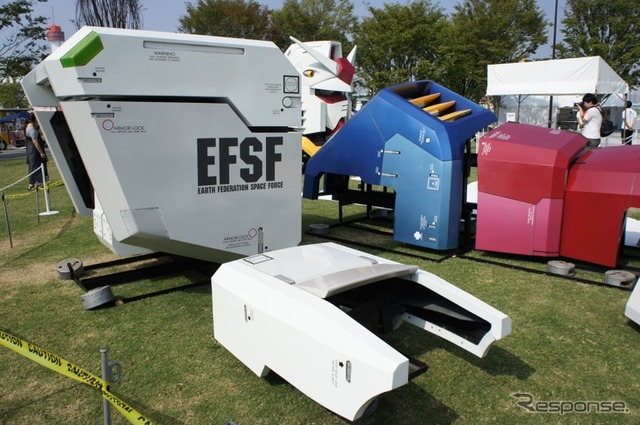 実物大ガンダムのパーツを展示する「お台場ガンダムプロジェクト2011」(C)創通・サンライズ