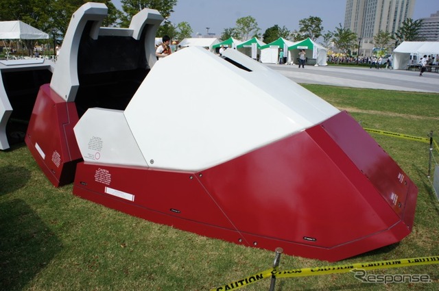 実物大ガンダムのパーツを展示する「お台場ガンダムプロジェクト2011」(C)創通・サンライズ