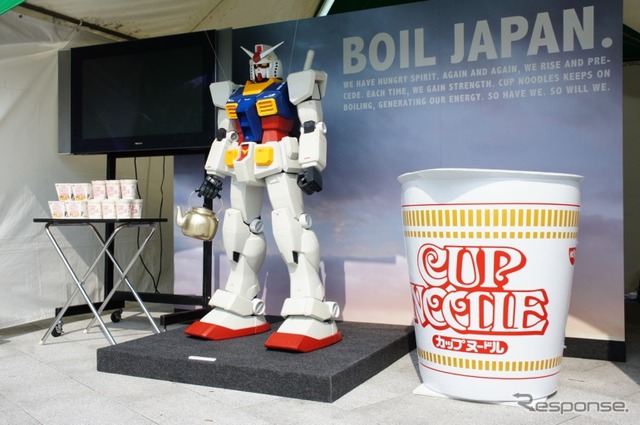 実物大ガンダムのパーツを展示する「お台場ガンダムプロジェクト2011」(C)創通・サンライズ