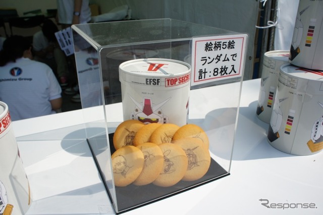 実物大ガンダムのパーツを展示する「お台場ガンダムプロジェクト2011」(C)創通・サンライズ