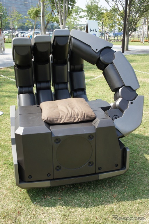 実物大ガンダムのパーツを展示する「お台場ガンダムプロジェクト2011」(C)創通・サンライズ