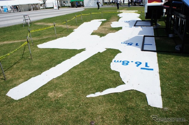 実物大ガンダムのパーツを展示する「お台場ガンダムプロジェクト2011」(C)創通・サンライズ