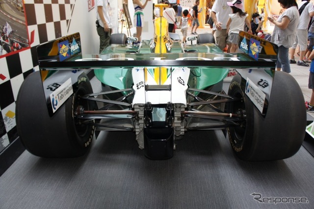 佐藤琢磨のインディカーマシンが汐留に登場