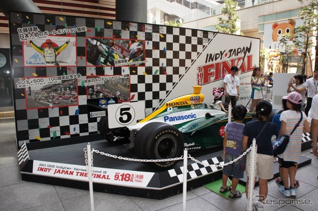 佐藤琢磨のインディカーマシンが汐留に登場