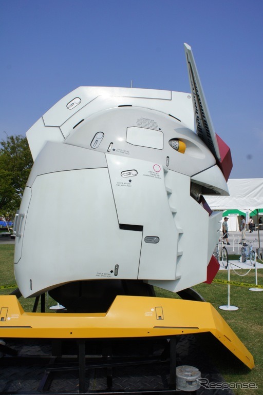 実物大ガンダムのパーツを展示する「お台場ガンダムプロジェクト2011」（C）創通・サンライズ