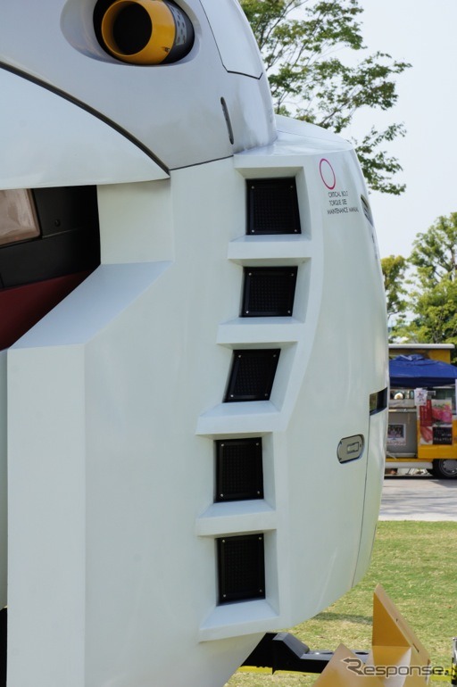 実物大ガンダムのパーツを展示する「お台場ガンダムプロジェクト2011」(C)創通・サンライズ