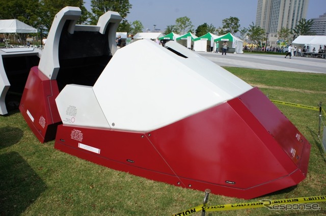 実物大ガンダムのパーツを展示する「お台場ガンダムプロジェクト2011」(C)創通・サンライズ