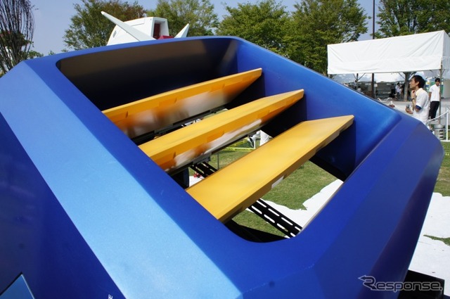 実物大ガンダムのパーツを展示する「お台場ガンダムプロジェクト2011」(C)創通・サンライズ