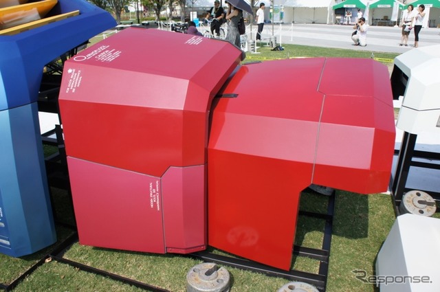 実物大ガンダムのパーツを展示する「お台場ガンダムプロジェクト2011」(C)創通・サンライズ