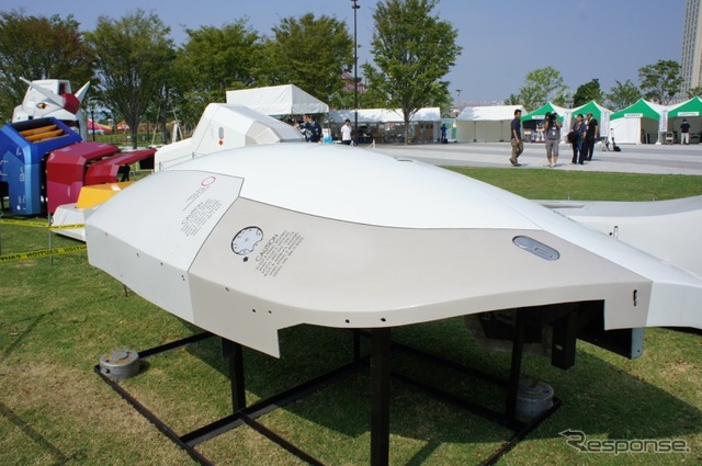 実物大ガンダムのパーツを展示する「お台場ガンダムプロジェクト2011」(C)創通・サンライズ