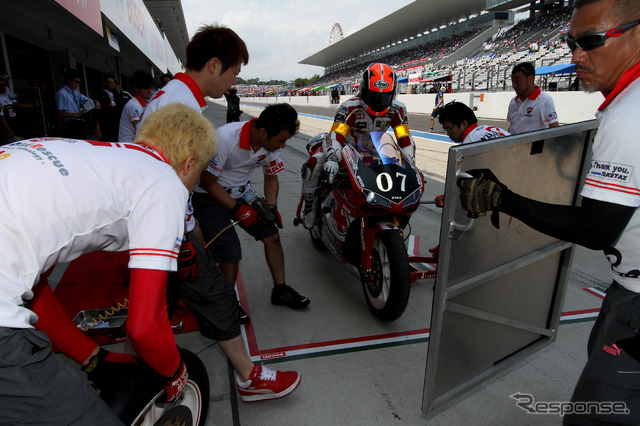 鈴鹿8時間耐久ロードレース2011