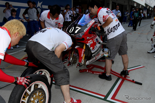 鈴鹿8時間耐久ロードレース2011
