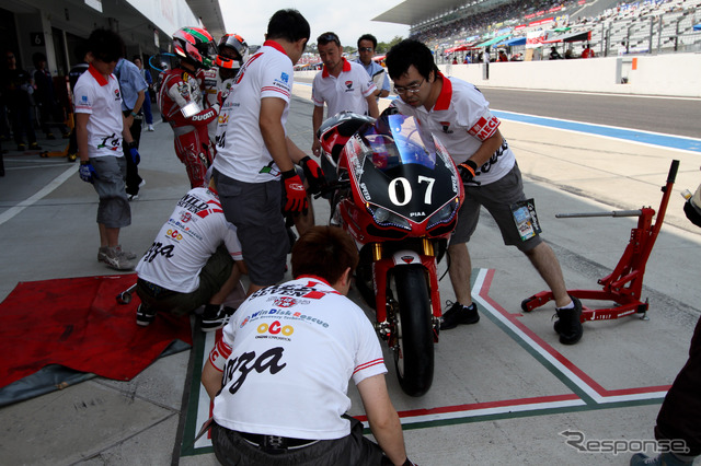 鈴鹿8時間耐久ロードレース2011