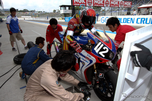 鈴鹿8時間耐久ロードレース2011