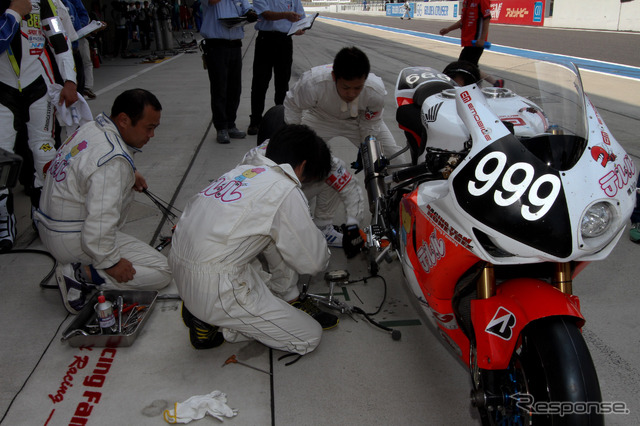 鈴鹿8時間耐久ロードレース2011