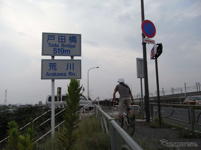 東京・埼玉県境の荒川を越える。埼玉県庁のゴールまであと少し。