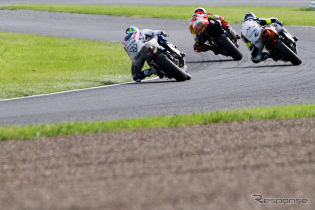 鈴鹿8時間耐久ロードレース2011