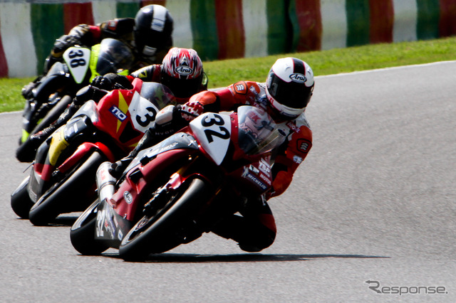 鈴鹿4時間耐久ロードレース2011