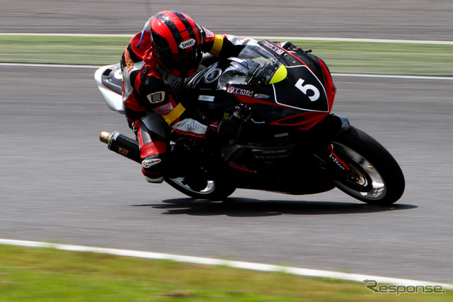鈴鹿4時間耐久ロードレース2011