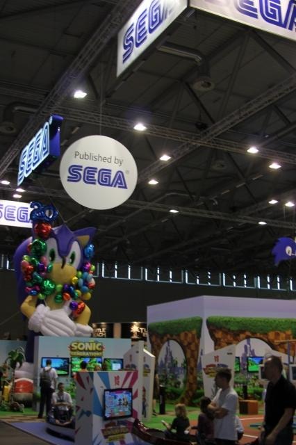 【gamescom 2011】20周年ソニック一色のセガブース、過去のグッズも展示 【gamescom 2011】20周年ソニック一色のセガブース、過去のグッズも展示