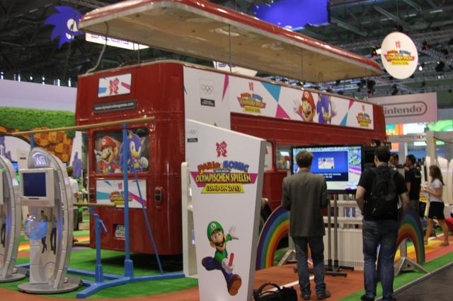 【gamescom 2011】20周年ソニック一色のセガブース、過去のグッズも展示 【gamescom 2011】20周年ソニック一色のセガブース、過去のグッズも展示