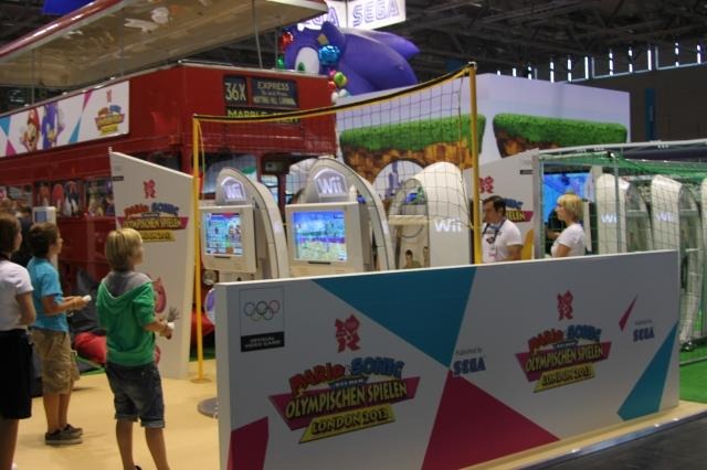 【gamescom 2011】20周年ソニック一色のセガブース、過去のグッズも展示 【gamescom 2011】20周年ソニック一色のセガブース、過去のグッズも展示