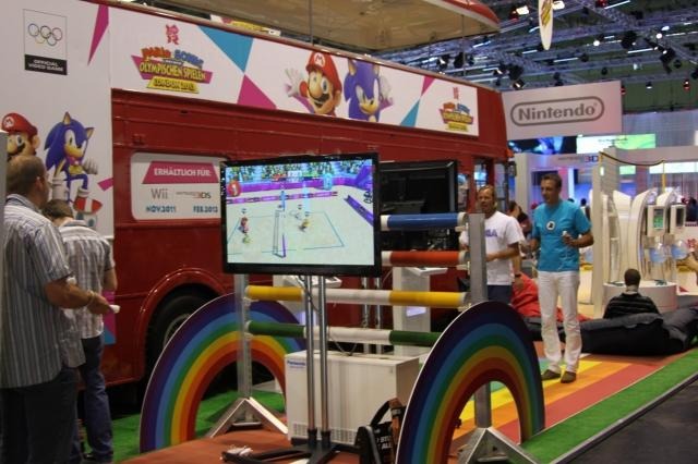 【gamescom 2011】20周年ソニック一色のセガブース、過去のグッズも展示 【gamescom 2011】20周年ソニック一色のセガブース、過去のグッズも展示
