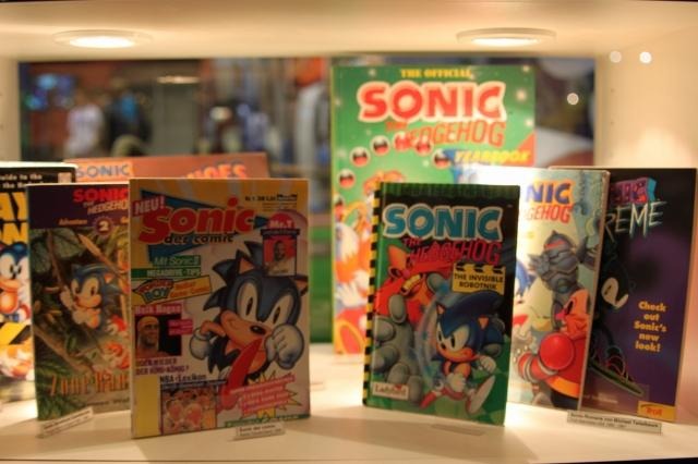 【gamescom 2011】20周年ソニック一色のセガブース、過去のグッズも展示 【gamescom 2011】20周年ソニック一色のセガブース、過去のグッズも展示