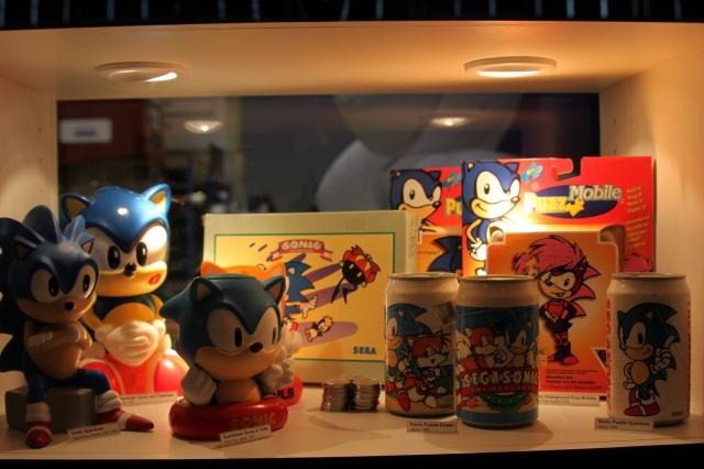 【gamescom 2011】20周年ソニック一色のセガブース、過去のグッズも展示 【gamescom 2011】20周年ソニック一色のセガブース、過去のグッズも展示