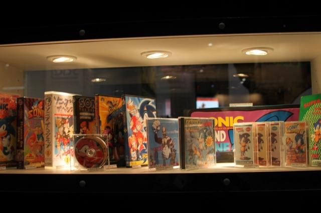 【gamescom 2011】20周年ソニック一色のセガブース、過去のグッズも展示 【gamescom 2011】20周年ソニック一色のセガブース、過去のグッズも展示