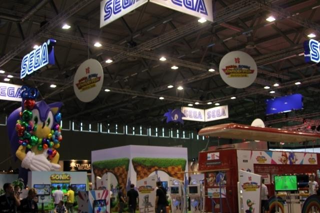 【gamescom 2011】20周年ソニック一色のセガブース、過去のグッズも展示 【gamescom 2011】20周年ソニック一色のセガブース、過去のグッズも展示