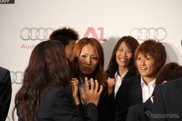 なでしこジャパン、アウディ A1 の“似アウ”オーナーに