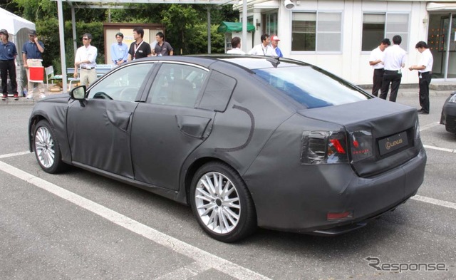 さまざまな擬装が施されたレクサスGS350 プレプロトタイプ
