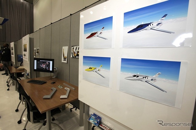 通常航空機のペイントは3ft(約1m)の距離からチェックされるのに対してクルマは1cmのクオリティを要求される。ビジネスジェットの場合特注でしか用いられないクリアコートを全機に用いる等、ホンダジェットは量産車の塗装クオリティで仕上げられるのも大きな特徴。