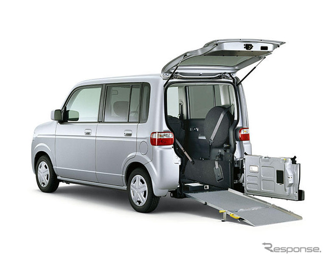 ホンダ『ザッツ』に車いす仕様を追加
